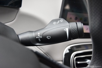 2025款博越L 第四代 1.5TD DCT 启程