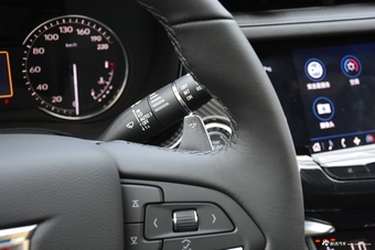 2021款XT6改款2.0T自动六座四驱尊贵型 