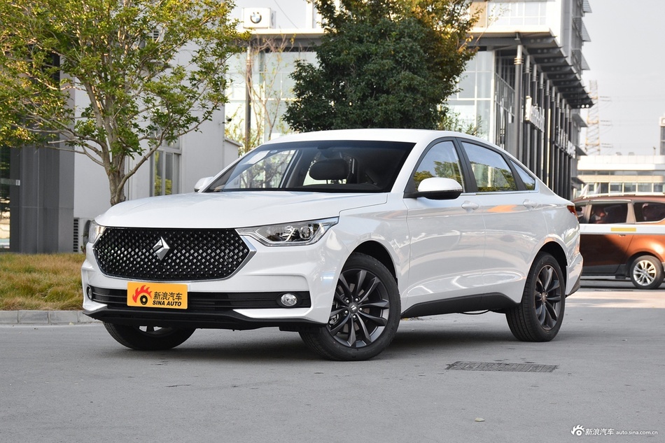  2019款宝骏RC-6 1.5T手动24小时在线豪华型