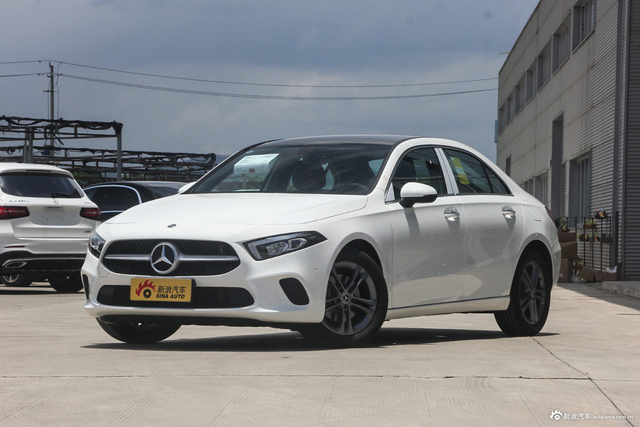 2019款奔驰A级 1.3T自动200 L