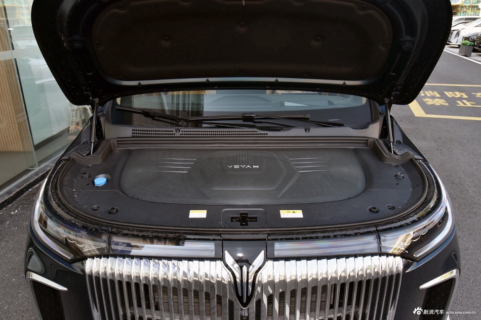 2025款岚图梦想家 PHEV 四驱尊贵乾崑版