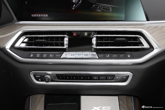 2022款宝马X5 xDrive 40Li 尊享型M运动套装
