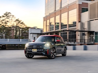 2025款MINI JCW COUNTRYMAN 2.0T ALL4 北美版