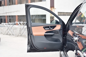 2025款奔驰GLC改款 300 L 4MATIC 动感型 7座