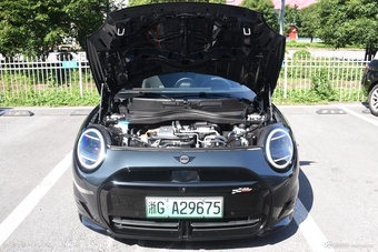 2024款电动MINI COOPER 452km SE 赛车手