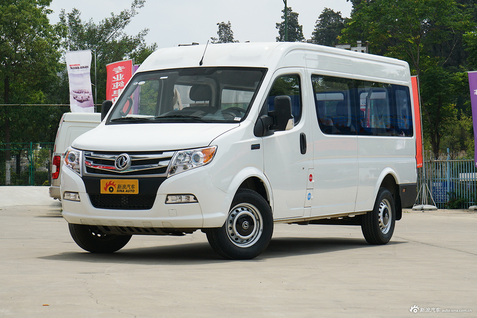 2018款御风2.5T手动物流车A100长轴高顶5-9座国V