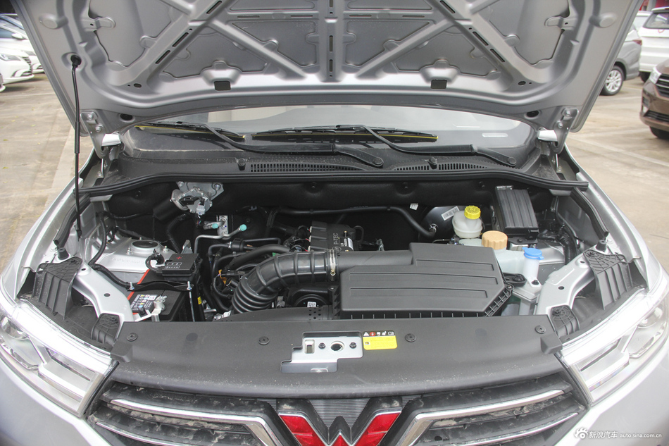 2018款五菱宏光S 1.5L手动标准型