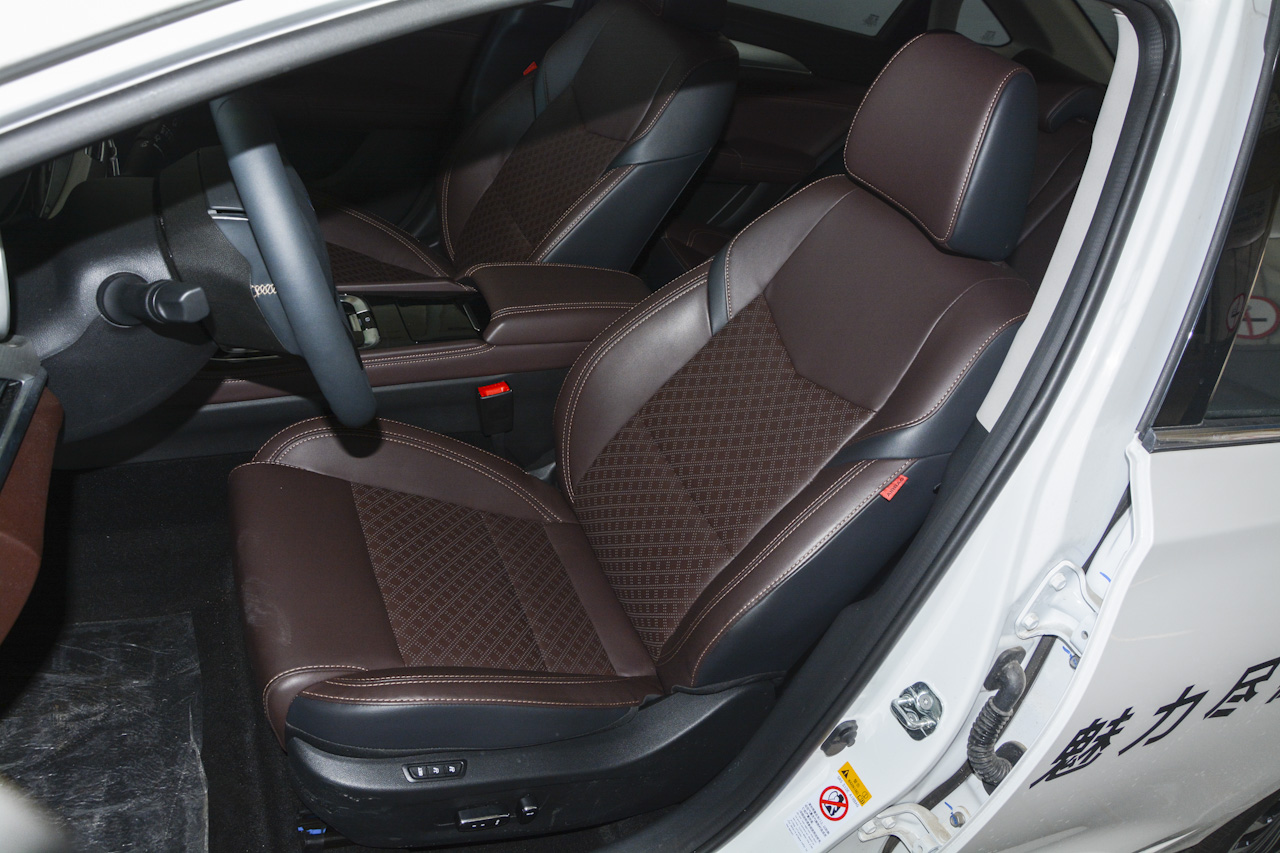2018款逸动高能版1.6L GDI自动争锋型