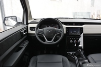  2019款五菱宏光PLUS 1.5T手动豪华型7座