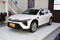 2022款奔腾B70S 2.0T智潮统帅