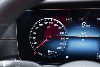 2021款奔驰E级(进口) 改款 E 260 时尚型运动版