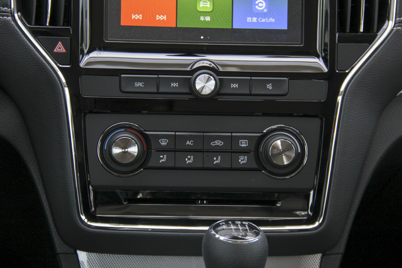 2018款荣威RX5 1.5T 20T手动两驱旗舰版