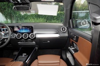 2025款奔驰GLB 220 时尚型