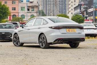 2025款艾瑞泽8 Pro 2.0T 豪华型