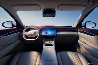 2026款风神L8 PLUS 1.5T 112km 至尊版 官图
