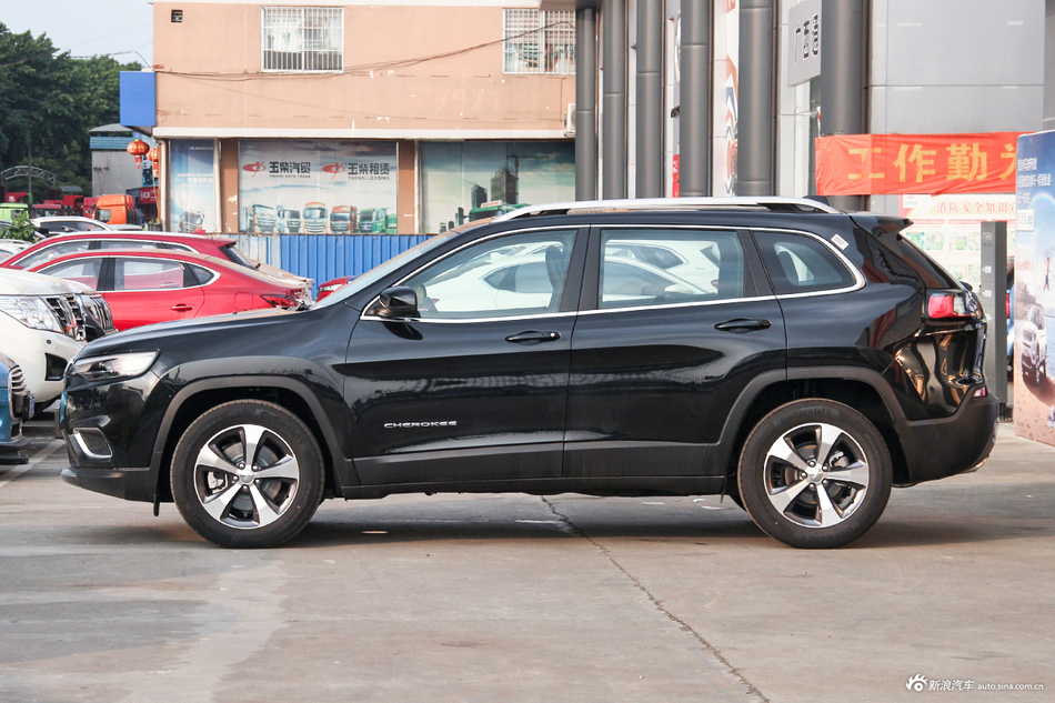 7月限时促销 Jeep自由光厦门最高优惠1.65万