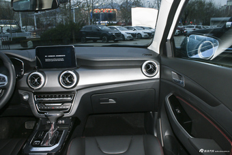 2018款北汽绅宝智行1.5T自动新智版