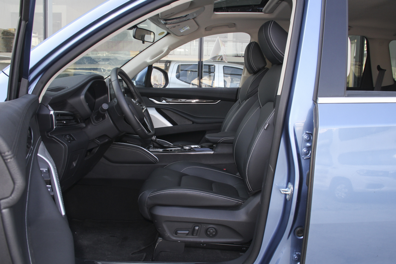 2017上汽大通D90 2.0T自动四驱天狼星