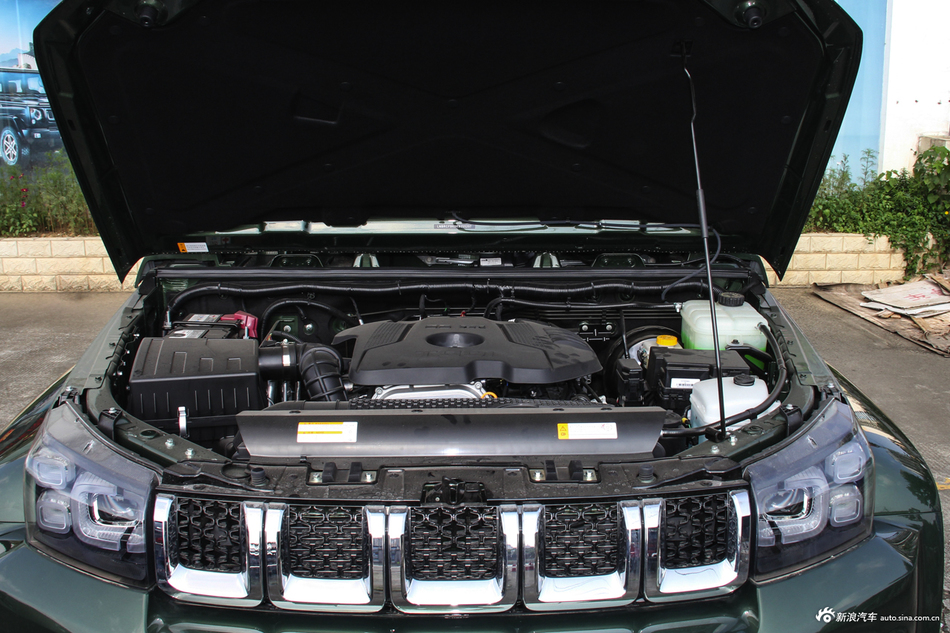 2019款北京BJ40 PLUS 2.0T 自动四驱城市猎人版尊享型