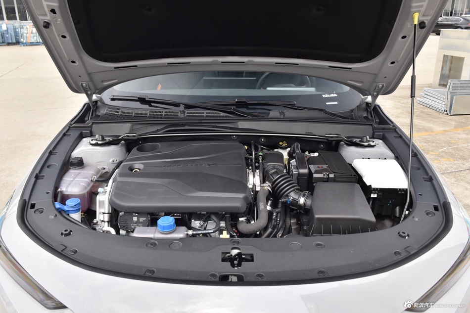 2025款长安UNI-V 第三代 1.5T 500Bar尊贵型