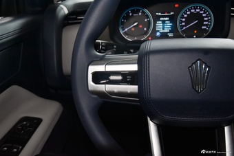 2024款大道 全能者 2.3T 柴油自动两驱舒享款平底货箱