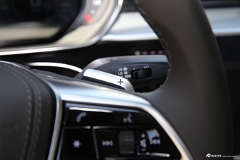 2026款奥迪A8L 55 TFSI Horch创始人版