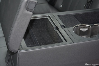 2018款捷豹XJL 3.0L自动SC两驱典雅商务版 