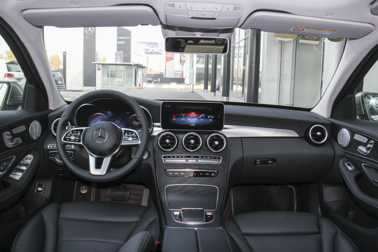 2019款奔驰C级C 260 2.0T自动运动版4MATIC