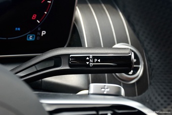 2025款奔驰GLC改款 300 L 4MATIC 豪华型 7座