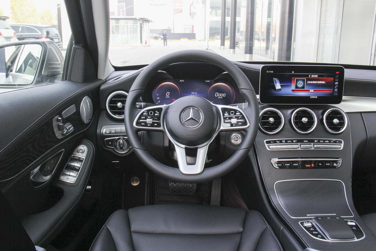 2019款奔驰C级C 260 2.0T自动运动版4MATIC