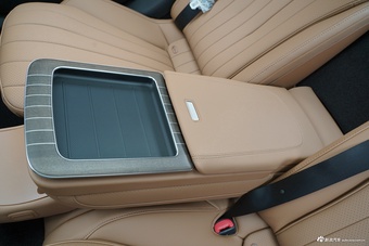 2025款奔驰E级改款 E 300 L 豪华型