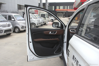 2018款斯威X7 1.5T手动尊贵型7座