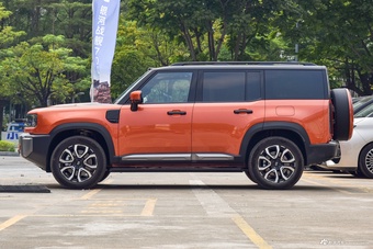 2026款银河战舰700 2.0T 270km 三电机四驱顶峰版