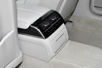 2025款奥迪A8L 55 TFSI quattro 旗舰型