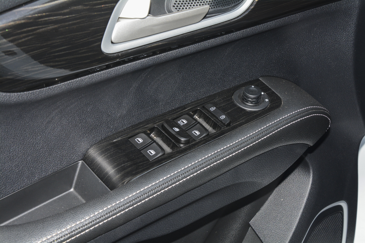 2019款斯威X7 1.8L手动舒适版7座