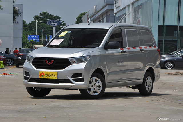 2019款五菱宏光S 1.5L手动基本型封窗车L2B国VI