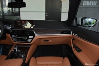 2019款宝马5系改款2.0T自动530Li领先型M运动套装