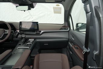 2026款格瑞维亚 2.5L混动 尊爵MAX四驱版