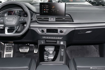 2026款奥迪Q5L 45周年典藏版 45 TFSI 豪华动感型