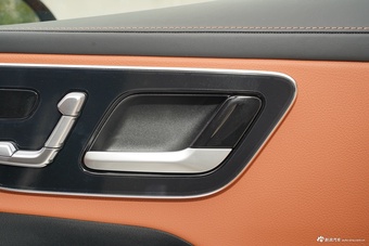 2025款奔驰GLC改款 300 L 4MATIC 豪华型 7座