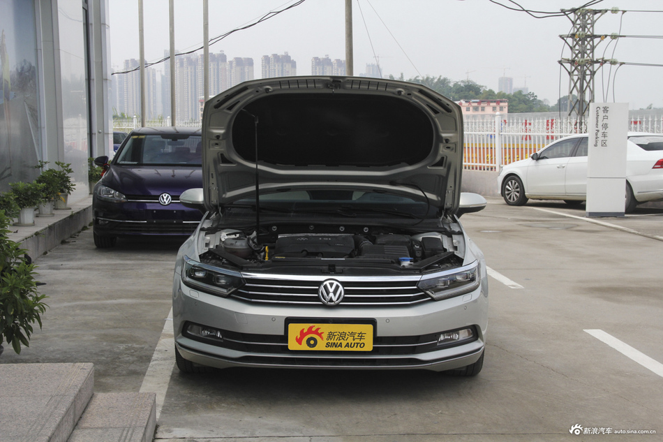 2018款迈腾2.0T自动380TSI DSG旗舰型