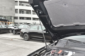 2025款奥迪Q7 45 TFSI quattro S line运动型7座