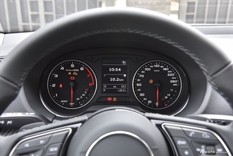 2025款奥迪Q2L 35 TFSI 时尚动感型