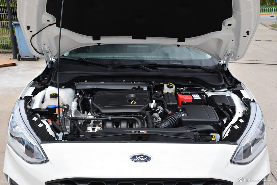 2020款福克斯三厢1.5L自动锋跃型