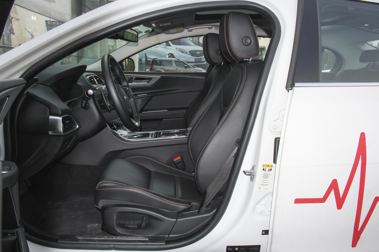 2018款捷豹XEL 2.0T自动250PS奢华版