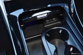 2024款奔驰C级 C 200 L 运动版