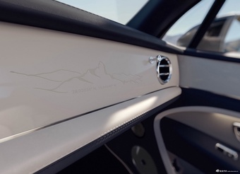 2026款添越 4.0T V8 云境版 官图