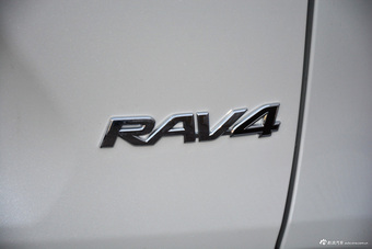 2020款RAV4荣放2.0L CVT两驱尊贵版 