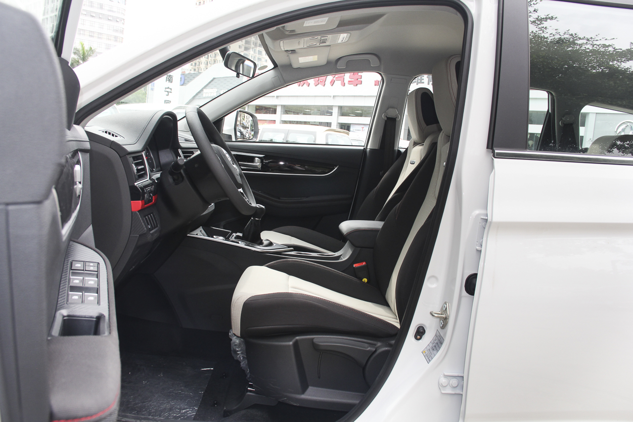 2019款风行T5L 1.8T手动舒适型7座