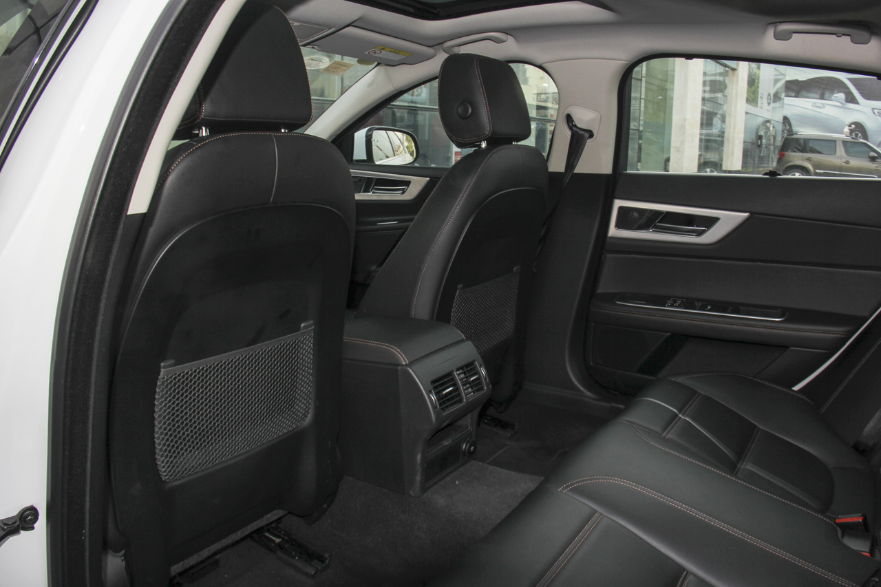 2018款捷豹XEL 2.0T自动250PS奢华版